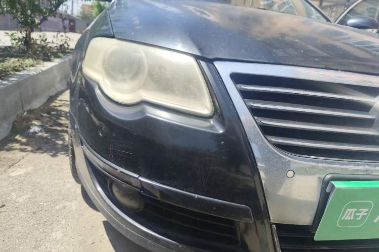 Used Volkswagen Magotan 2007 1.8 TSI Manual Tech Model Right Front Headlight