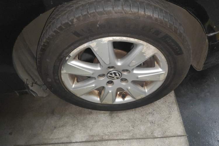 Used Volkswagen Magotan 2007 1.8 TSI Automatic Comfort Model Right Front Wheel Hub