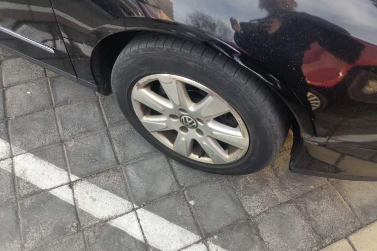 Used Volkswagen Magotan 2007 1.8 TSI Automatic Comfort Model Right Front Wheel Hub