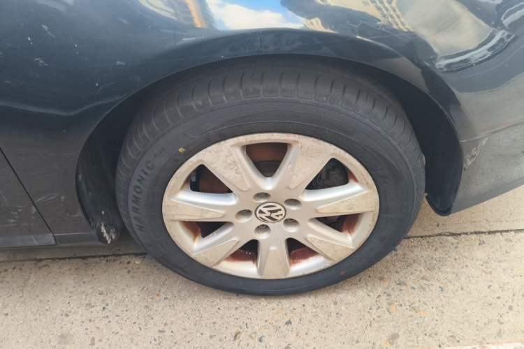 Used Volkswagen Magotan 2007 2.0 Manual Standard Edition Right Front Wheel Hub