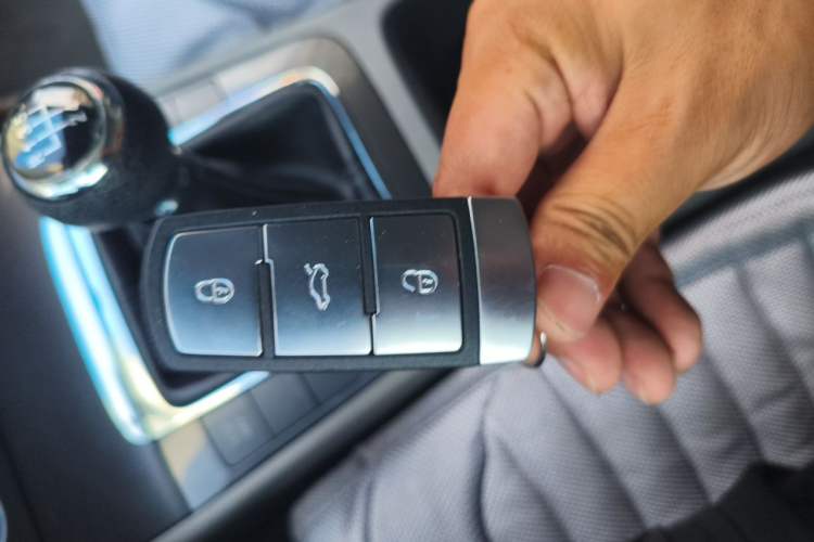 Used Volkswagen Magotan 2007 2.0 Manual Standard Edition Vehicle Key