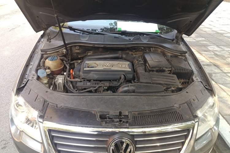 Used Volkswagen Magotan 2007 1.8 TSI Automatic Comfort Model Engine Bay