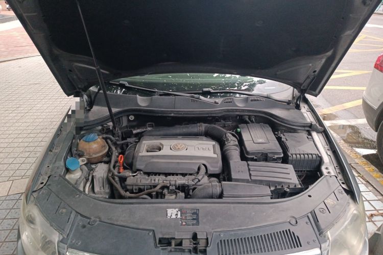 Used Volkswagen Magotan 2007 1.8 TSI Automatic Comfort Model Engine Bay