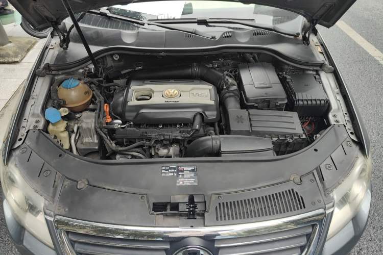 Used Volkswagen Magotan 2007 1.8 TSI Automatic Comfort Model Engine Bay