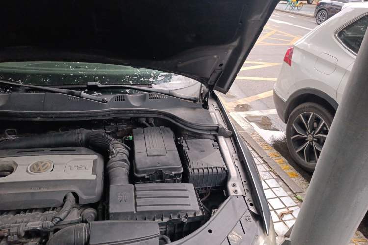 Used Volkswagen Magotan 2007 1.8 TSI Automatic Comfort Model Engine Bay Left