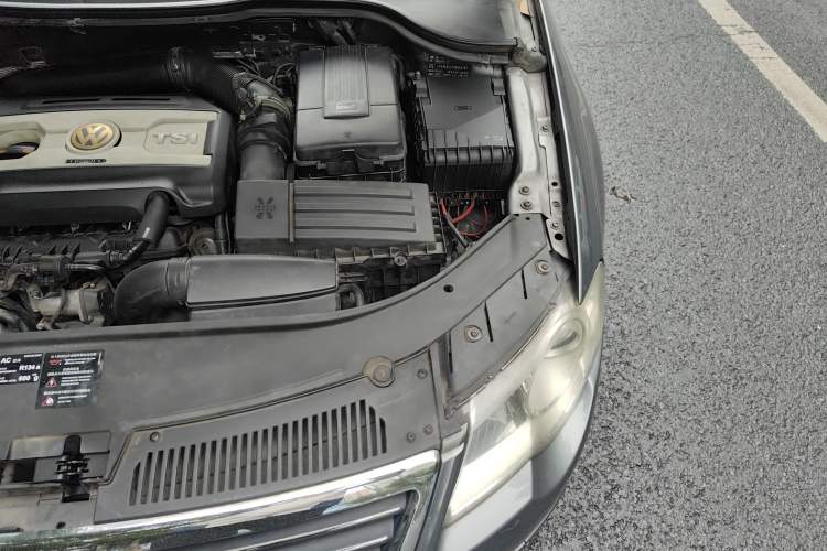 Used Volkswagen Magotan 2007 1.8 TSI Automatic Comfort Model Engine Bay Left