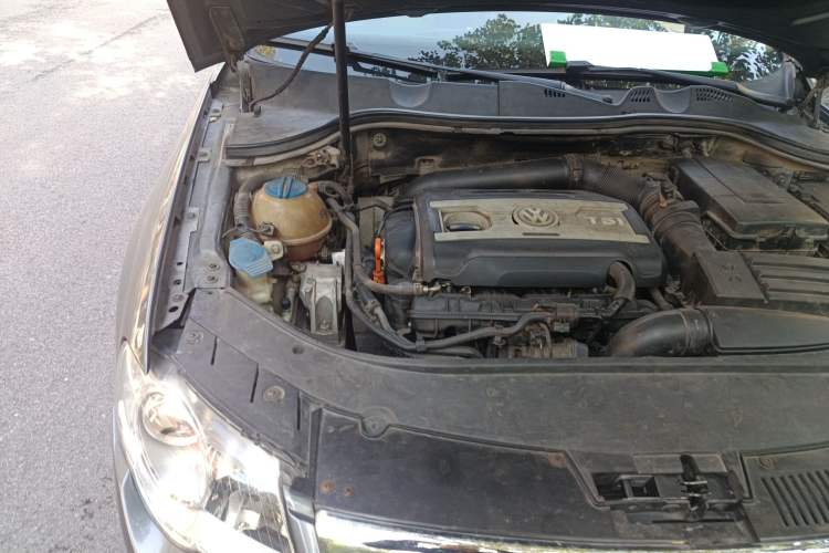 Used Volkswagen Magotan 2007 1.8 TSI Automatic Comfort Model Engine Bay Right