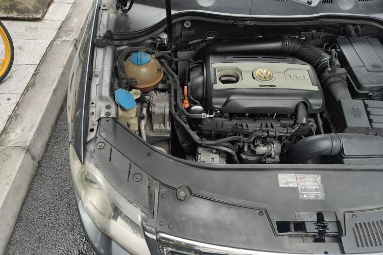 Used Volkswagen Magotan 2007 1.8 TSI Automatic Comfort Model Engine Bay Right
