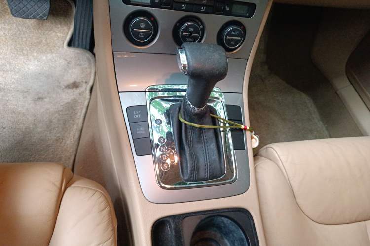 Used Volkswagen Magotan 2007 1.8 TSI Automatic Comfort Model Gear Lever