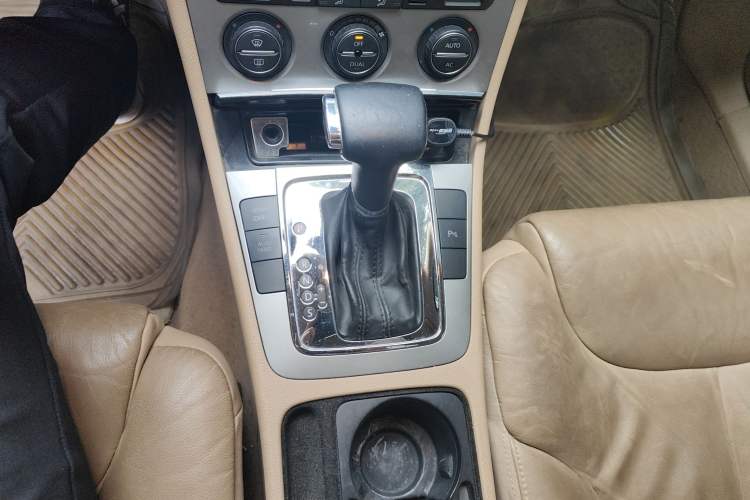 Used Volkswagen Magotan 2007 1.8 TSI Automatic Comfort Model Gear Lever