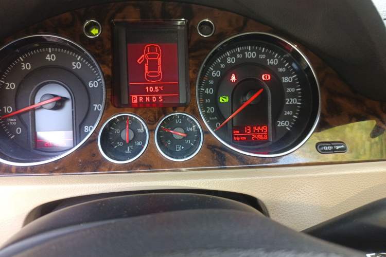 Used Volkswagen Magotan 2007 1.8 TSI Automatic Comfort Model Odometer Close Up