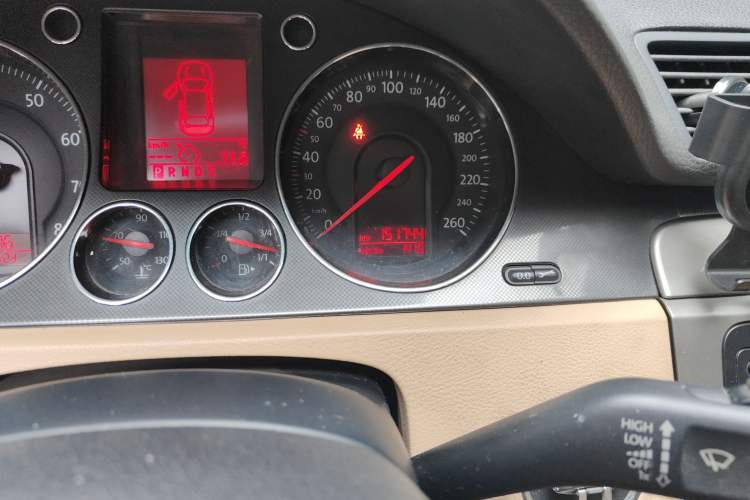 Used Volkswagen Magotan 2007 1.8 TSI Automatic Comfort Model Odometer Close Up