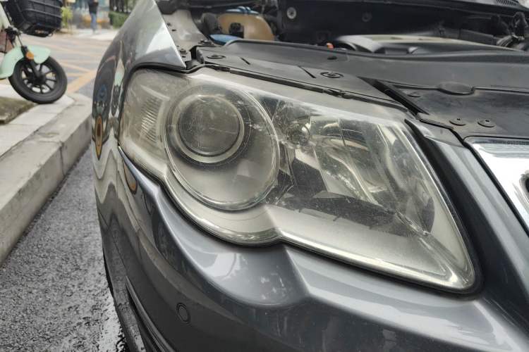 Used Volkswagen Magotan 2007 1.8 TSI Automatic Comfort Model Right Front Headlight
