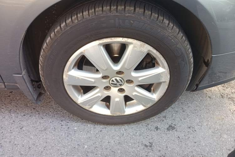Used Volkswagen Magotan 2007 1.8 TSI Automatic Comfort Model Right Front Wheel Hub