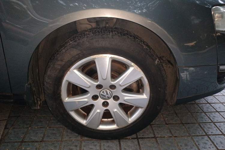 Used Volkswagen Magotan 2007 1.8 TSI Automatic Comfort Model Right Front Wheel Hub