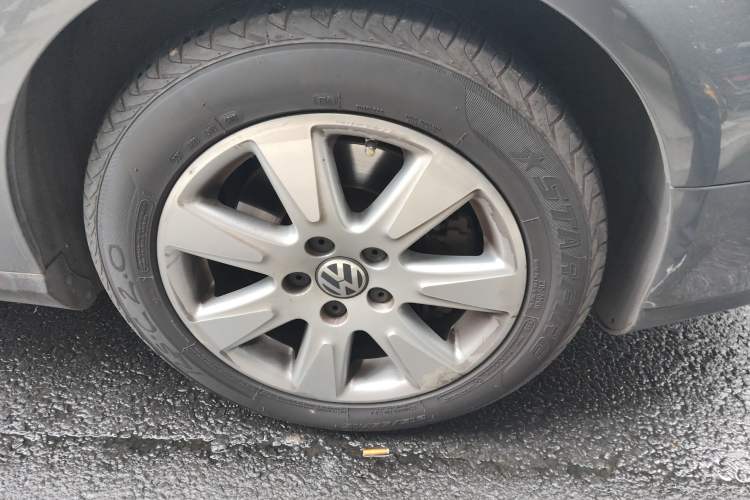 Used Volkswagen Magotan 2007 1.8 TSI Automatic Comfort Model Right Front Wheel Hub