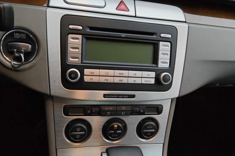 Used Volkswagen Magotan 2007 3.2 Luxury Model Audio And AC Panel