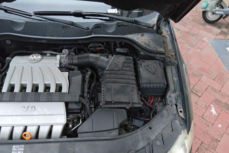 Used Volkswagen Magotan 2007 3.2 Luxury Model Engine Bay Left