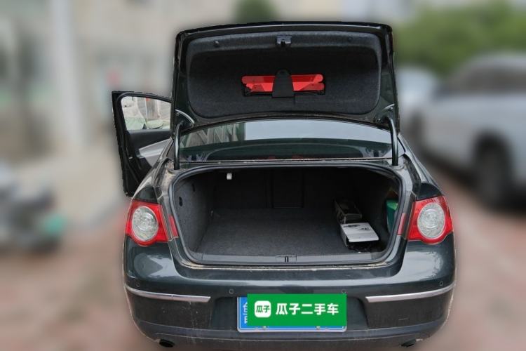 Used Volkswagen Magotan 2007 3.2 Luxury Model Trunk