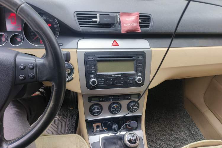 Used Volkswagen Magotan 2007 1.8 TSI Manual Comfort Model Audio And AC Panel