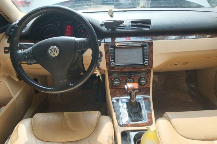 Used Volkswagen Magotan 2007 1.8 TSI Automatic Comfort Model Center Console
