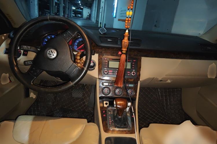 Used Volkswagen Magotan 2007 1.8 TSI Automatic Comfort Model Center Console
