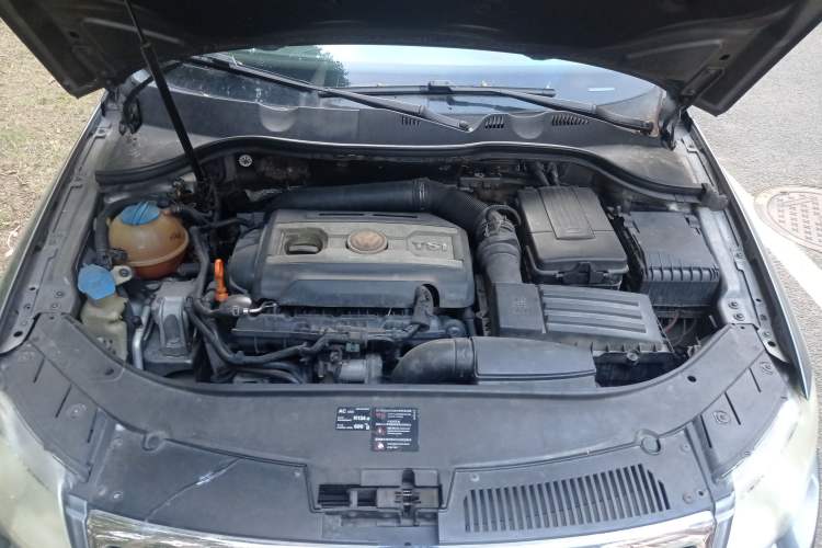 Used Volkswagen Magotan 2007 1.8 TSI Automatic Comfort Model Engine Bay