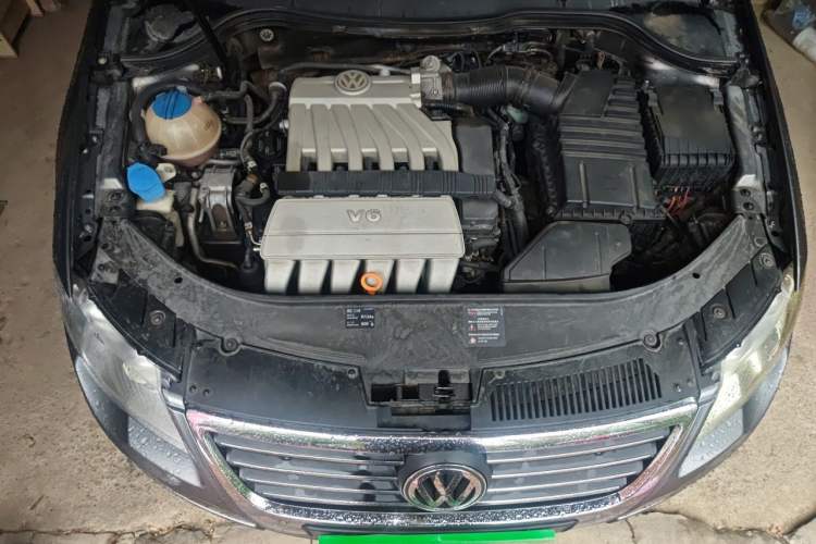 Used Volkswagen Magotan 2007 3.2 Luxury Model Engine Bay