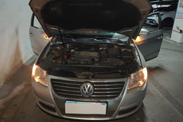 Used Volkswagen Magotan 2007 1.8 TSI Automatic Comfort Model Engine Bay