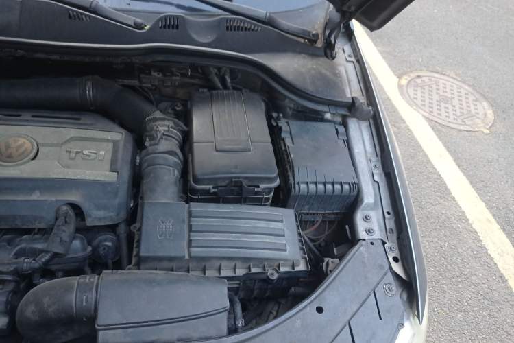 Used Volkswagen Magotan 2007 1.8 TSI Automatic Comfort Model Engine Bay Left