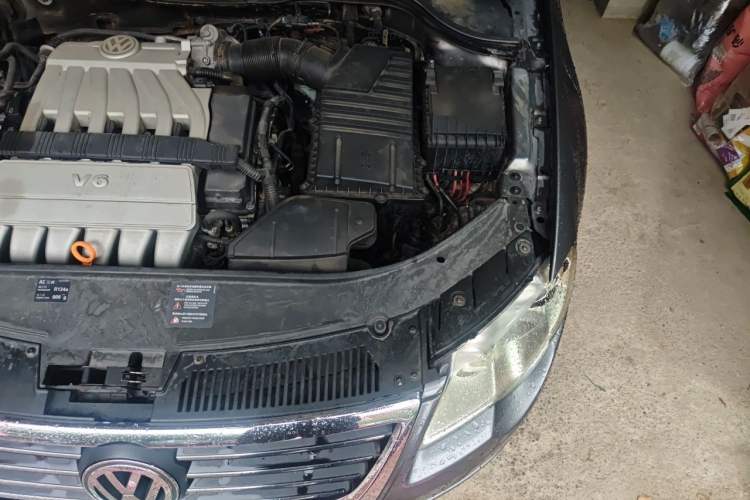 Used Volkswagen Magotan 2007 3.2 Luxury Model Engine Bay Left