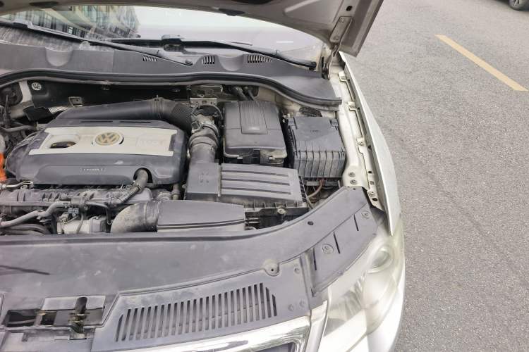 Used Volkswagen Magotan 2007 1.8 TSI Manual Comfort Model Engine Bay Left