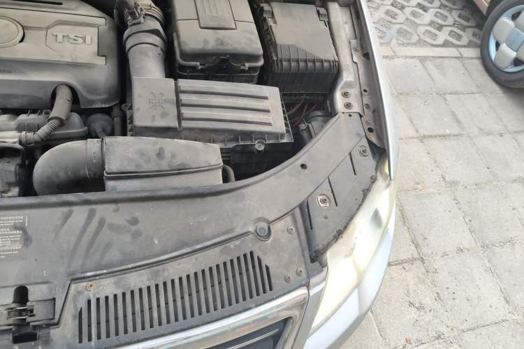 Used Volkswagen Magotan 2007 1.8 TSI Automatic Comfort Model Engine Bay Left