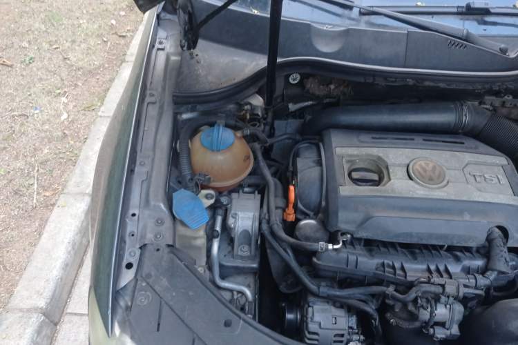 Used Volkswagen Magotan 2007 1.8 TSI Automatic Comfort Model Engine Bay Right