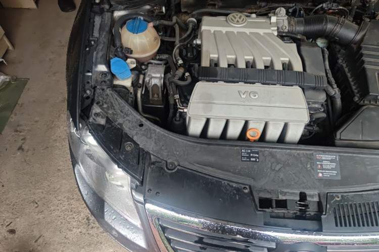 Used Volkswagen Magotan 2007 3.2 Luxury Model Engine Bay Right