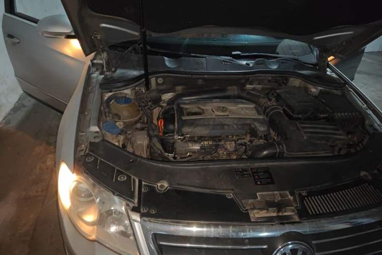 Used Volkswagen Magotan 2007 1.8 TSI Automatic Comfort Model Engine Bay Right