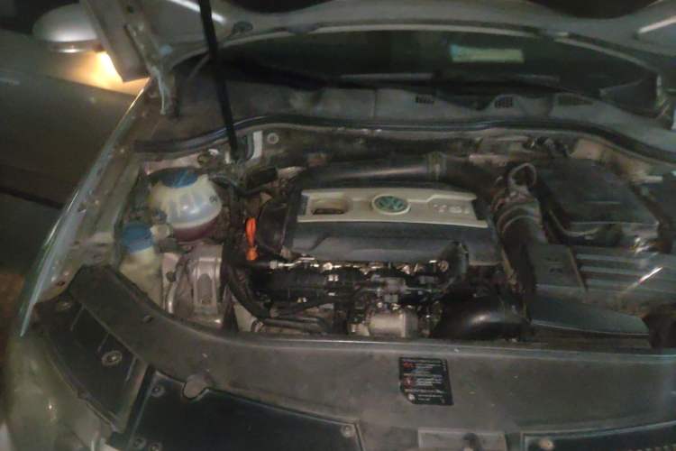 Used Volkswagen Magotan 2007 1.8 TSI Automatic Comfort Model Engine Bay Right