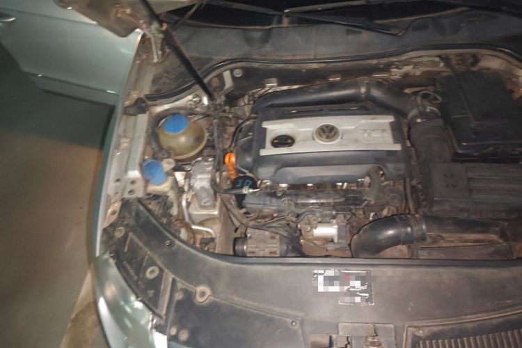 Used Volkswagen Magotan 2007 1.8 TSI Automatic Luxury Model Engine Bay Right