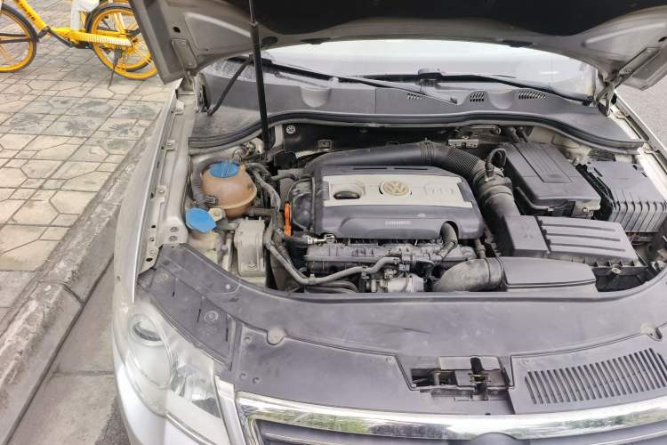 Used Volkswagen Magotan 2007 1.8 TSI Manual Comfort Model Engine Bay Right