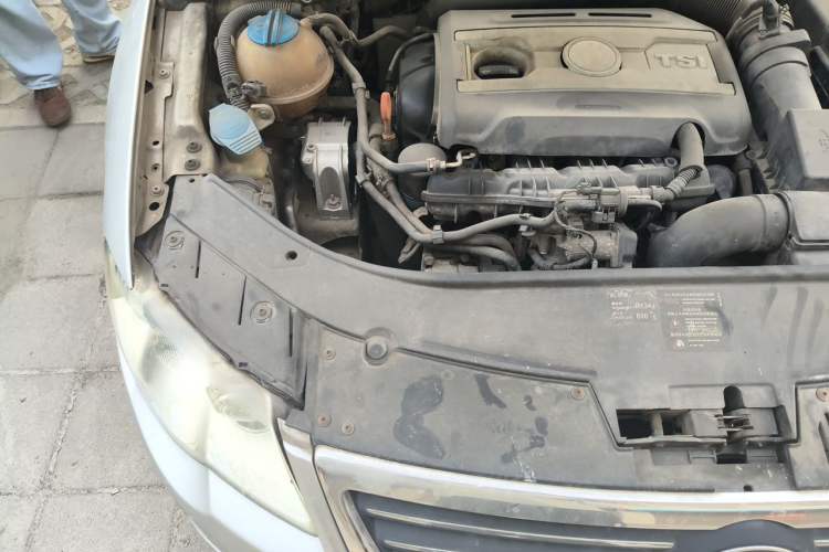 Used Volkswagen Magotan 2007 1.8 TSI Automatic Comfort Model Engine Bay Right