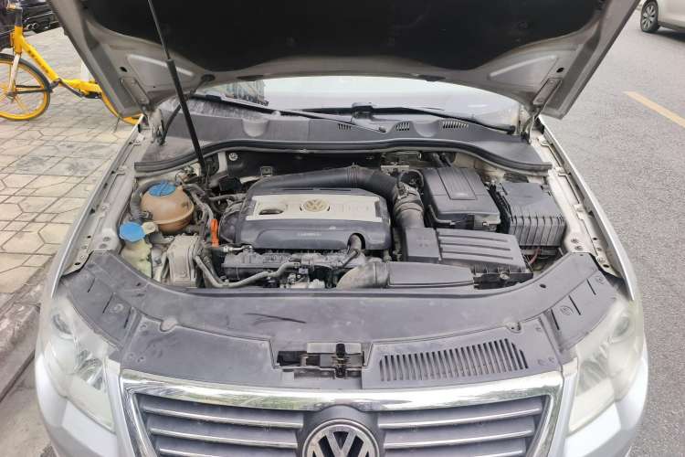 Used Volkswagen Magotan 2007 1.8 TSI Manual Comfort Model Engine Bay