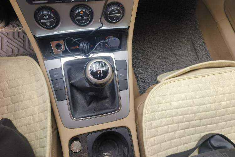 Used Volkswagen Magotan 2007 1.8 TSI Manual Comfort Model Gear Lever