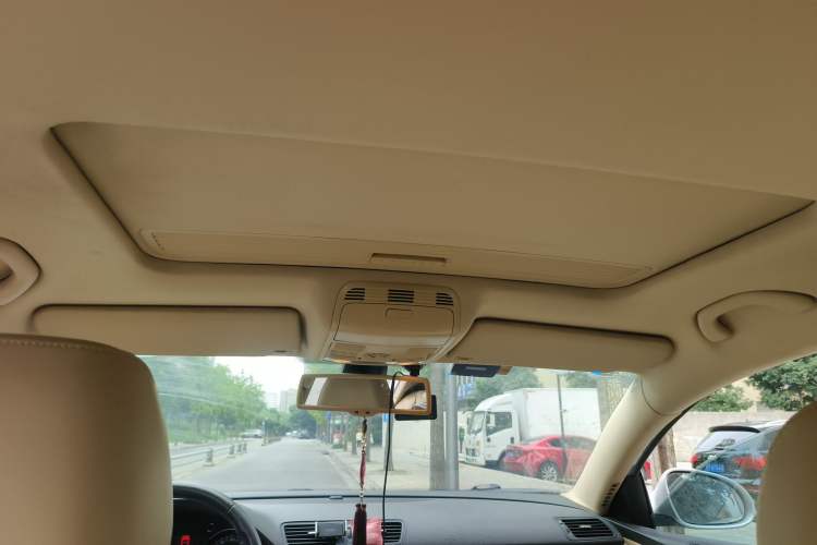 Used Volkswagen Magotan 2007 1.8 TSI Manual Comfort Model Headliner