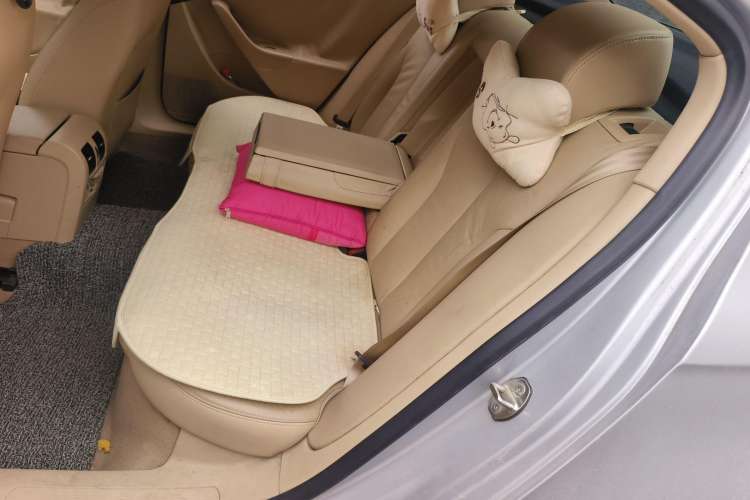 Used Volkswagen Magotan 2007 1.8 TSI Manual Comfort Model Left Rear Seat