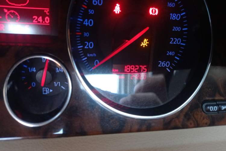 Used Volkswagen Magotan 2007 1.8 TSI Automatic Comfort Model Odometer Close Up