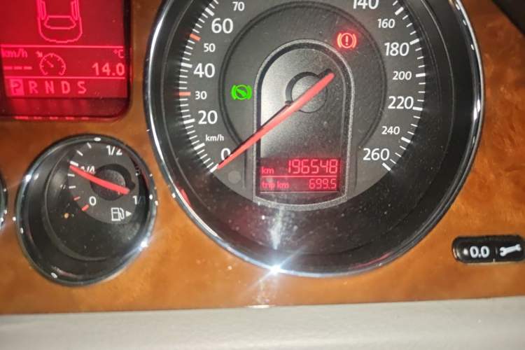 Used Volkswagen Magotan 2007 3.2 Luxury Model Odometer Close Up