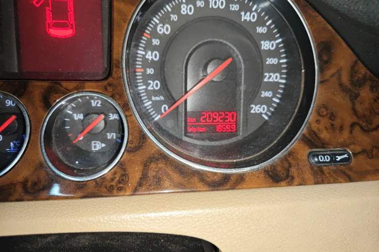 Used Volkswagen Magotan 2007 1.8 TSI Automatic Comfort Model Odometer Close Up