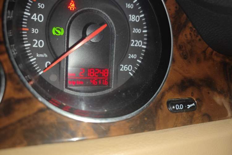 Used Volkswagen Magotan 2007 1.8 TSI Automatic Luxury Model Odometer Close Up