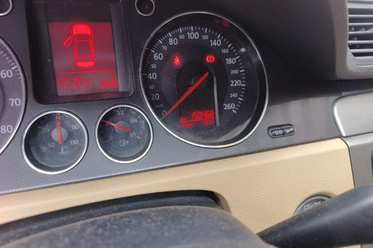 Used Volkswagen Magotan 2007 1.8 TSI Manual Comfort Model Odometer Close Up
