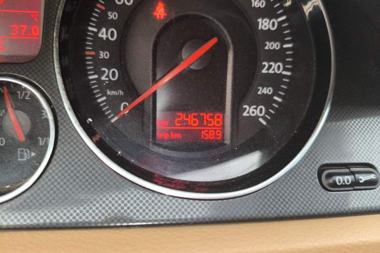 Used Volkswagen Magotan 2007 1.8 TSI Automatic Comfort Model Odometer Close Up